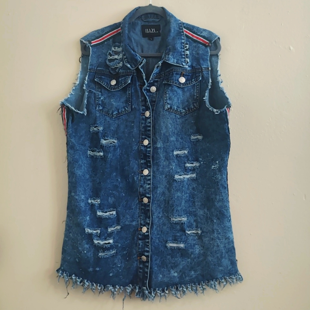 Women's DAZL denim distressed  jacket size 2X.  Sleeveles.  Long